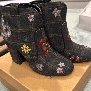 NWB Indigo Road fabric ankle boots size 8.